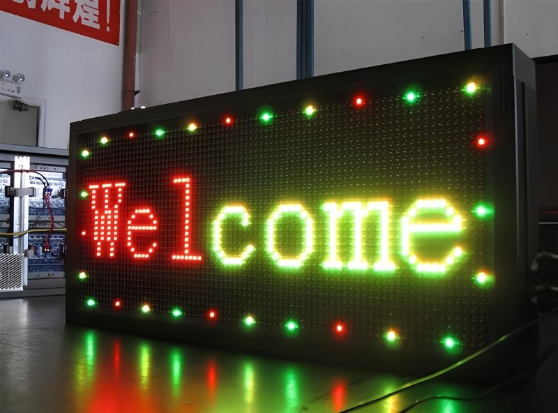 Mẫu hộp đ&egrave;n led chạy chữ welcome