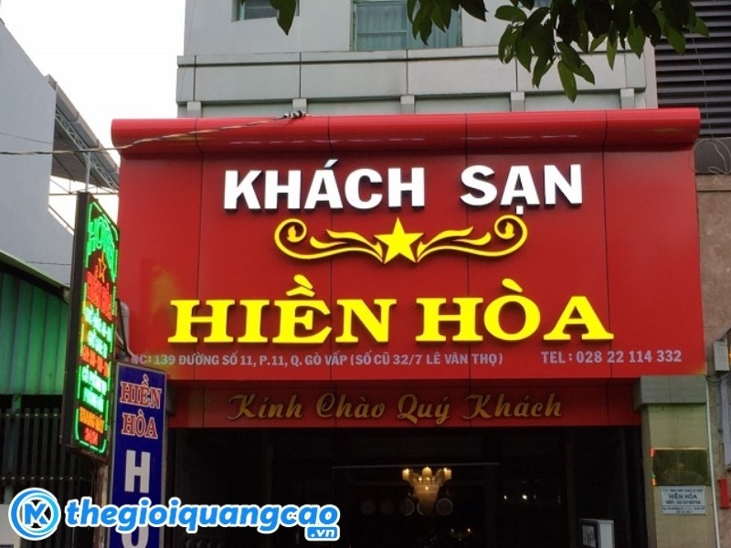Làm bảng hiệu alu gắn chữ nổi mica giá rẻ TPHCM