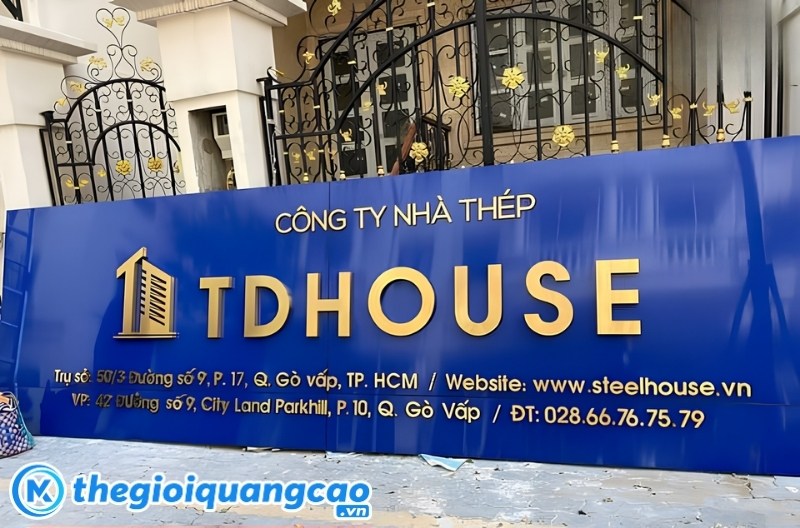 Thi công bảng hiệu alu tráng gương