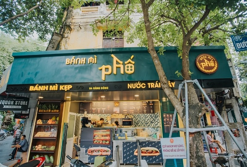 Làm bảng hiệu chữ nổi bánh mì phố