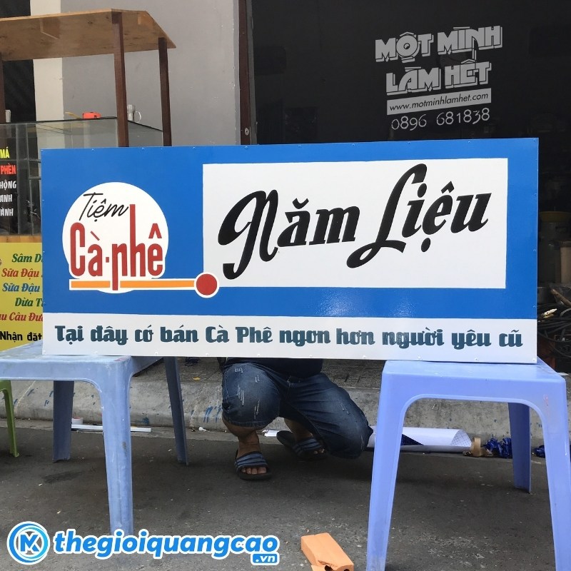 L&agrave;m bảng hiệu gỗ gi&aacute; rẻ vẽ tay