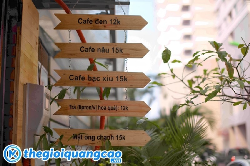 L&agrave;m bảng hiệu gỗ tphcm
