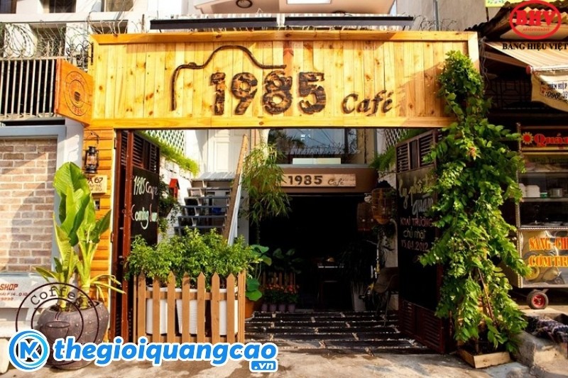 Thi c&ocirc;ng bảng hiệu gỗ gi&aacute; rẻ cho tiệm cafe