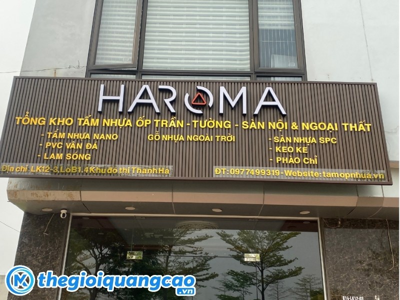 Mẫu bảng hiệu nhựa giả gỗ