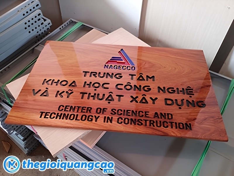 L&agrave;m bảng hiệu gỗ khắc CNC