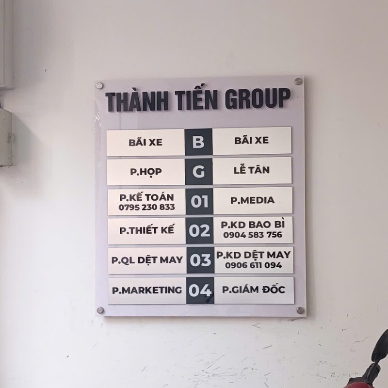 Làm bảng hiệu mica công ty