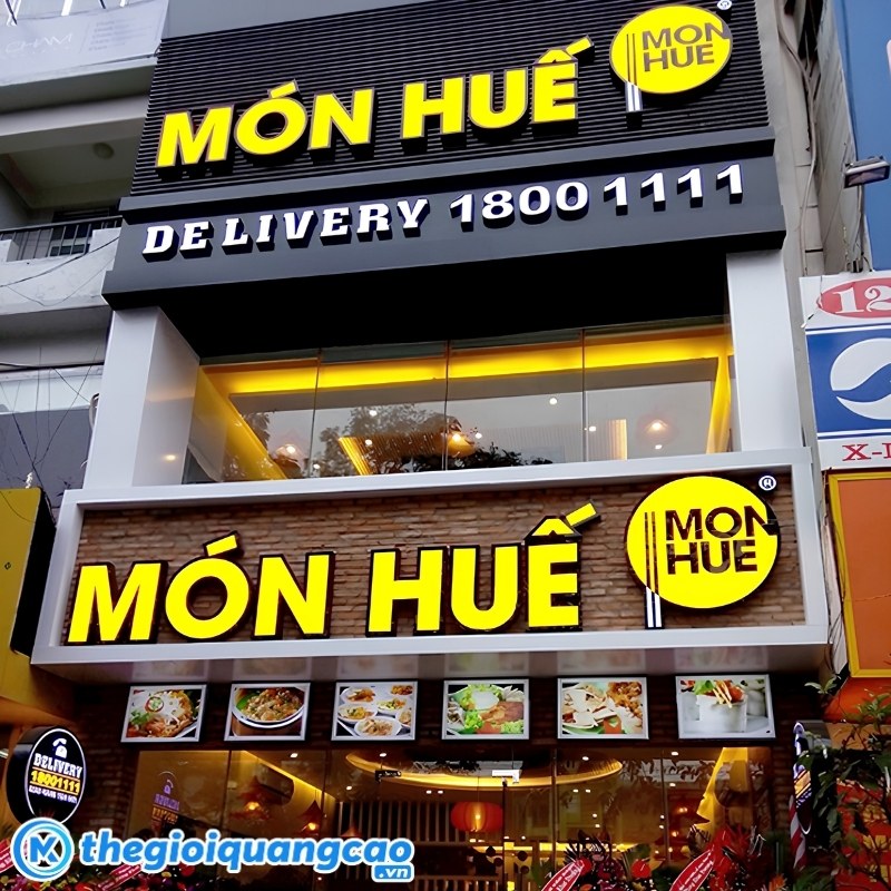 Bảng hiệu quán ăn Huế