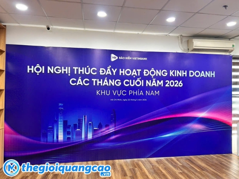 Thi c&ocirc;ng backdrop chất liệu bạt hiflex