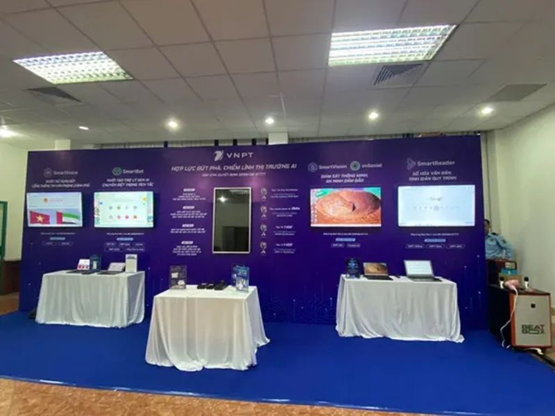 Backdrop gian h&agrave;ng hội chợ m&agrave;n h&igrave;nh LED
