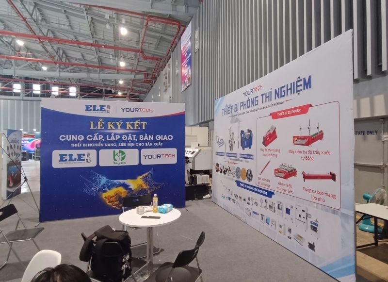 Mẫu ph&ocirc;ng nền hội chợ về thiết bị ph&ograve;ng th&iacute; nghiệm
