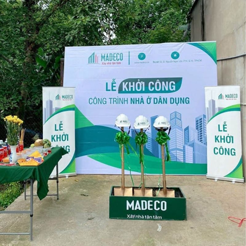 Mẫu backdrop lễ khởi c&ocirc;ng c&ocirc;ng tr&igrave;nh nh&agrave; ở d&acirc;n dụng