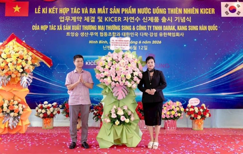 Mẫu backdrop lễ k&yacute; kết hợp t&aacute;c với cơ quan nh&agrave; nước