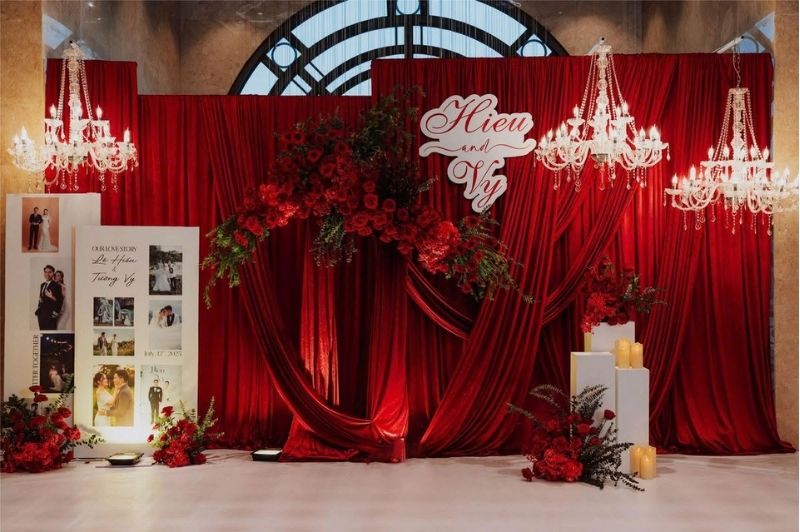 Backdrop s&acirc;n khấu vải lụa cho đ&aacute;m cưới