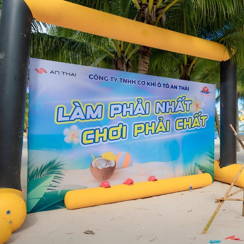 Thi c&ocirc;ng backdrop team building gi&aacute; rẻ trọn g&oacute;i TPHCM