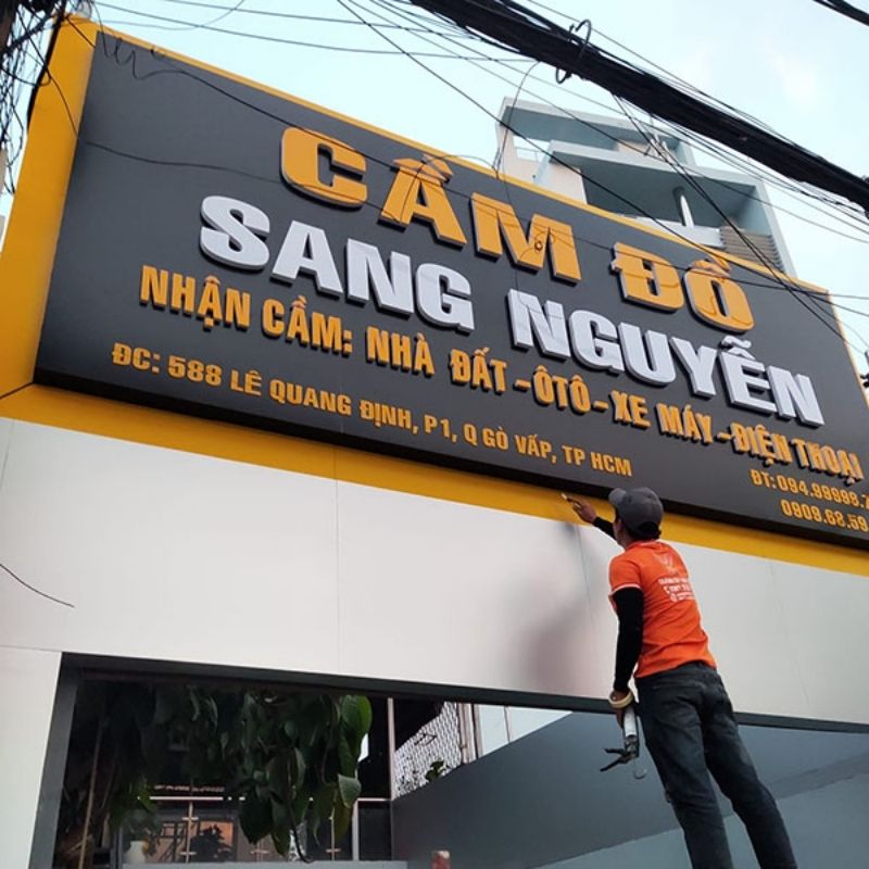 Bảng hiệu cầm đồ mặt dựng kết hợp chữ nổi mica