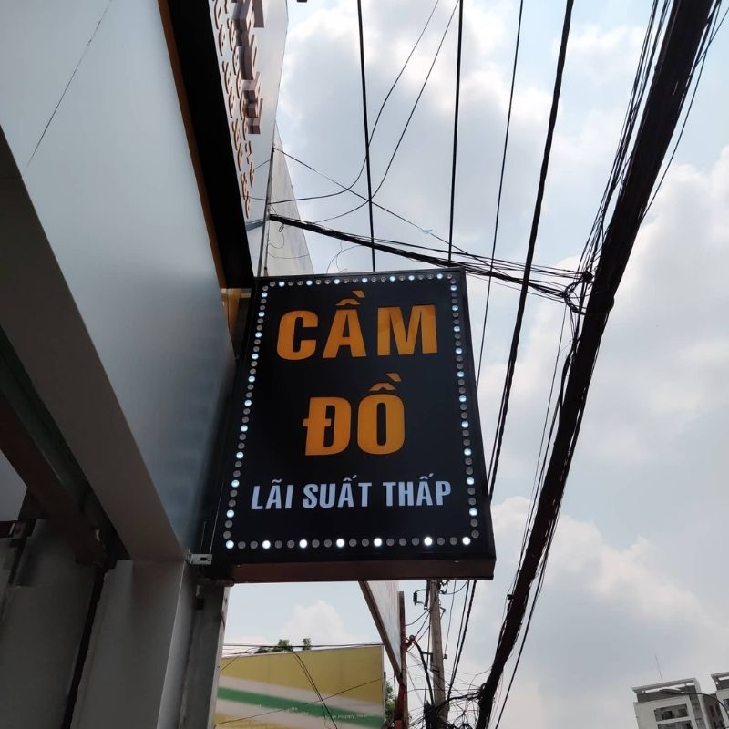 Biển vẫy tiệm cầm đồ