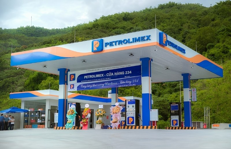 Thi c&ocirc;ng bảng hiệu quảng c&aacute;o c&acirc;y xăng gi&aacute; rẻ tại TPHCM