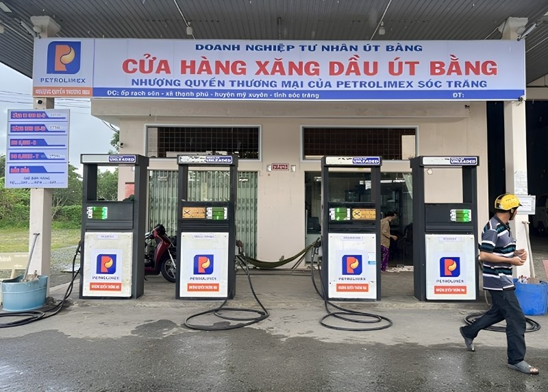 Bảng hiệu c&acirc;y xăng in bạt hiflex