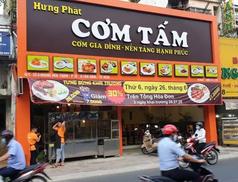 Thi c&ocirc;ng bảng hiệu qu&aacute;n cơm tấm uy t&iacute;n chất lượng tại TPHCM