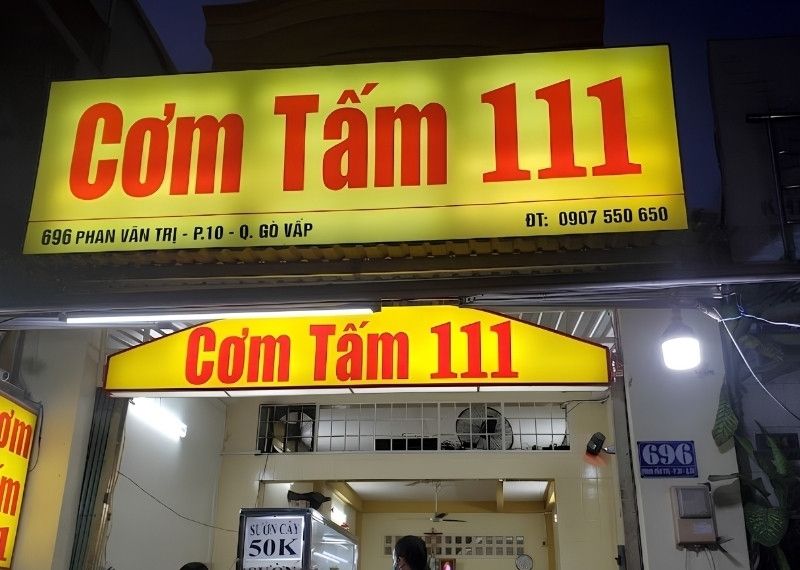 Bảng hiệu hộp đ&egrave;n qu&aacute;n cơm tấm