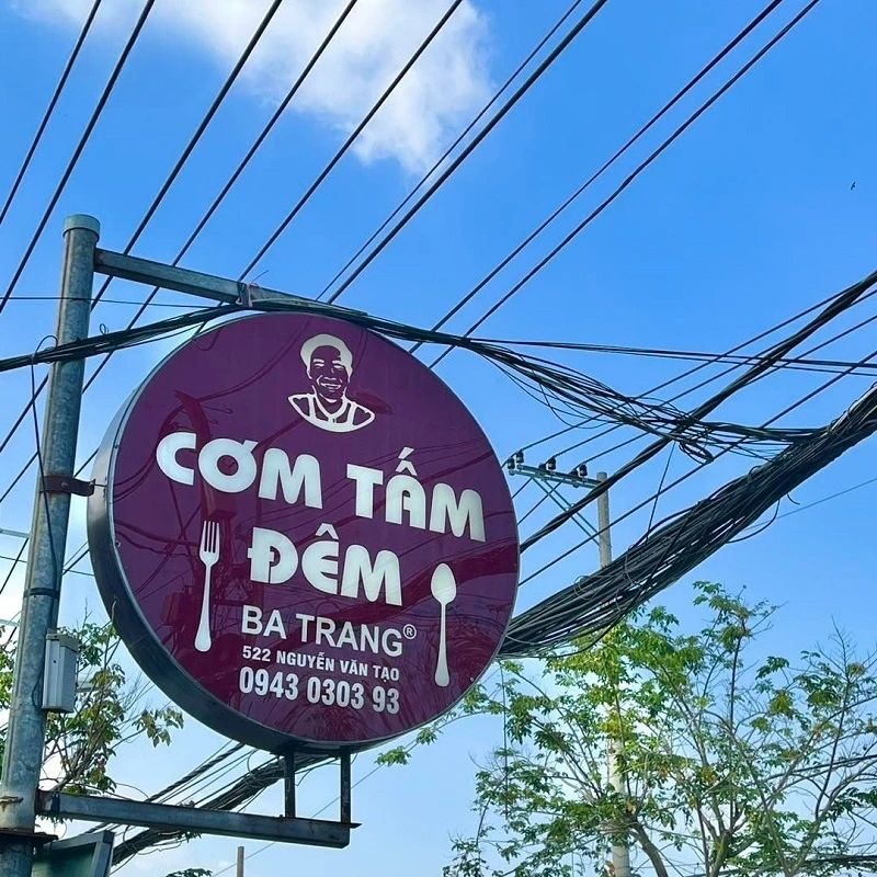 Biển vẫy qu&aacute;n cơm tấm đ&ecirc;m
