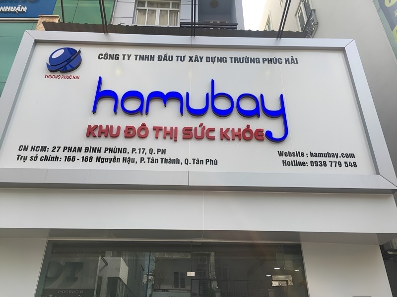 Bảng hiệu c&ocirc;ng ty x&acirc;y dựng mặt dựng alu kết hợp chữ nổi mica