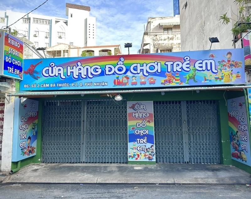 Mẫu bảng hiệu cửa h&agrave;ng đồ chơi trẻ em đẹp, thu h&uacute;t