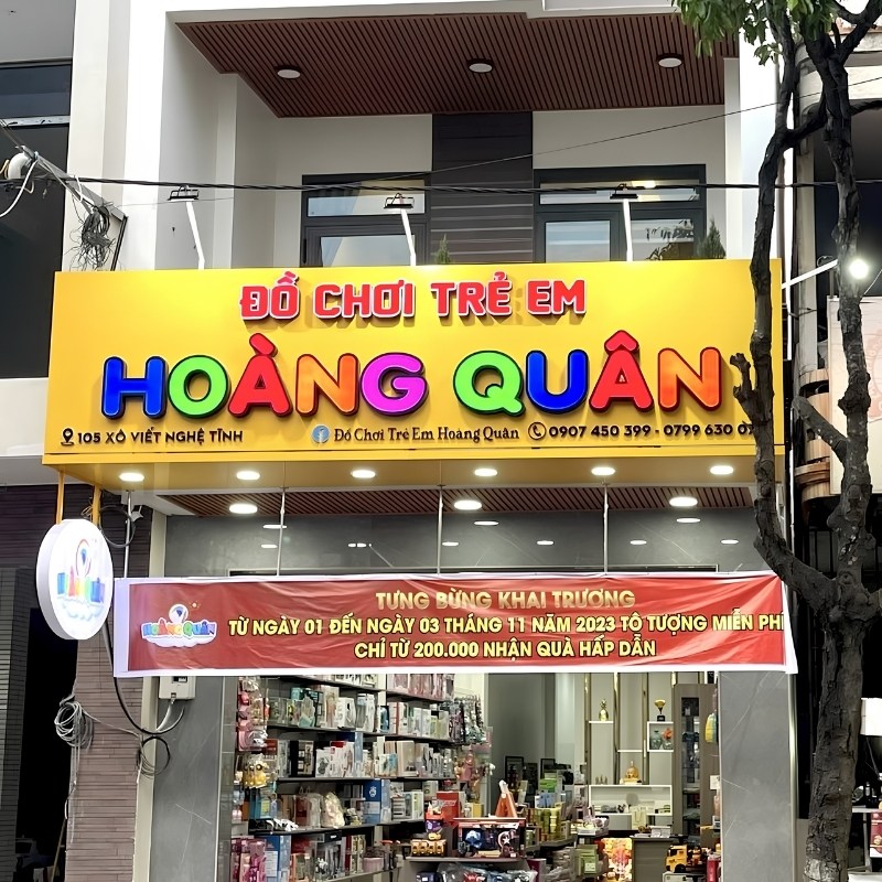 Mẫu bảng hiệu đồ chơi trẻ em Ho&agrave;ng Qu&acirc;n
