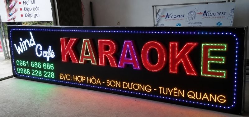 Bảng hiệu karaoke hộp đ&egrave;n led mica
