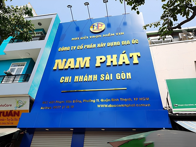 Mẫu bảng hiệu nền xanh dương c&ocirc;ng ty bất động sản