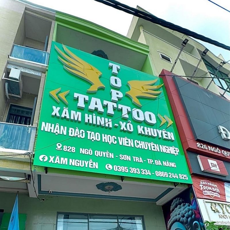 Mẫu bảng hiệu m&agrave;u xanh l&aacute; c&acirc;y tiệm xăm h&igrave;nh nghệ thuật