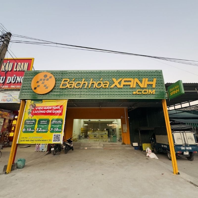 Mẫu bảng hiệu m&agrave;u xanh l&aacute; cửa h&agrave;ng b&aacute;ch h&oacute;a xanh