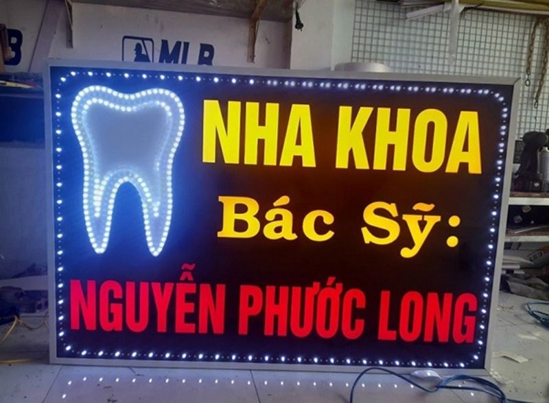 Bảng hiệu hộp đền mica cắt cnc cho ph&ograve;ng kh&aacute;m nha khoa