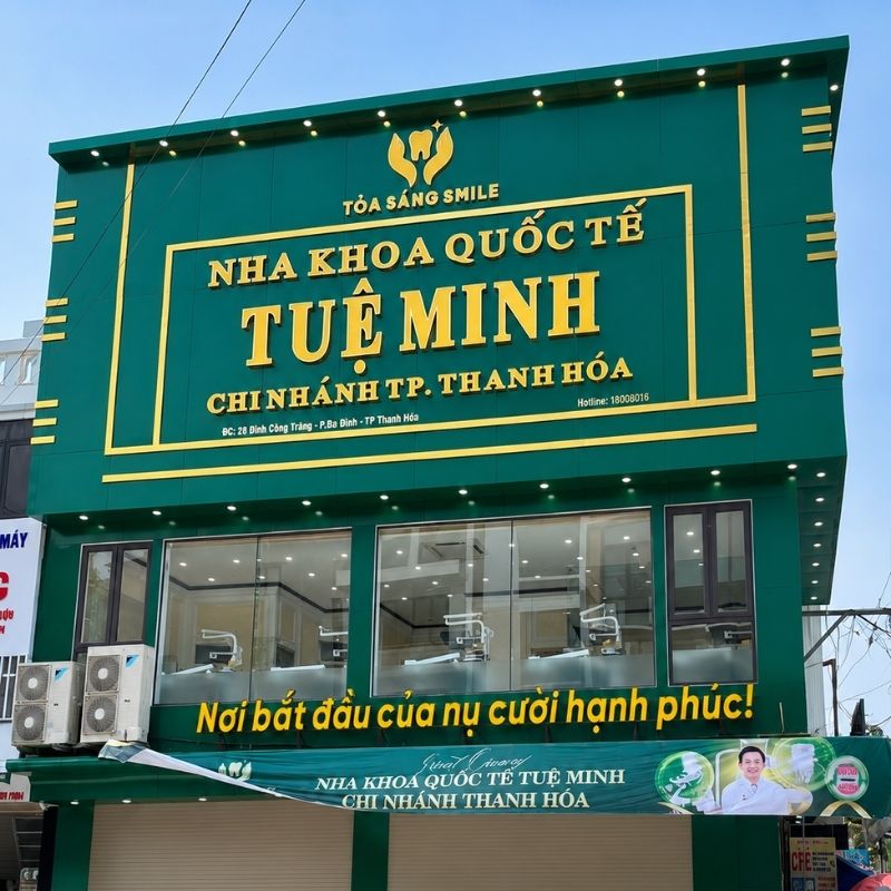 Mẫu bảng hiệu ph&ograve;ng kh&aacute;m nha khoa quốc tế Tuệ Minh