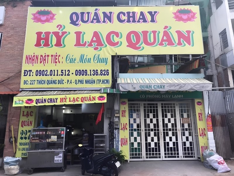 Bảng hiệu qu&aacute;n cơm chay in bạt hiflex