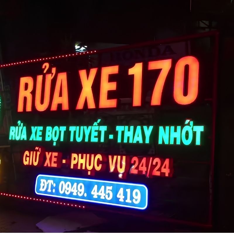 Bảng hiệu rửa xe sử dụng chữ nổi gắn LED thu h&uacute;t v&agrave;o ban đ&ecirc;m