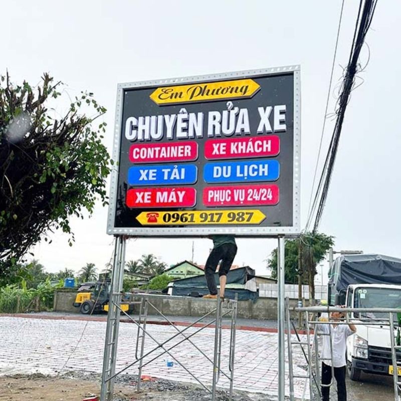 Mẫu bảng hiệu rửa xe dạng hộp đ&egrave;n