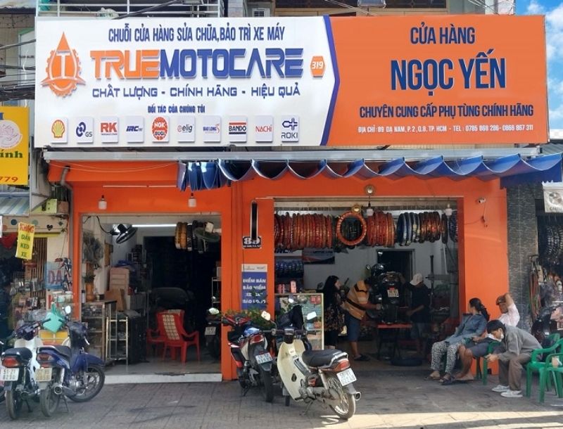 Bảng hiệu cửa h&agrave;ng sửa xe m&aacute;y mặt dựng Alu chữ nổi Mica