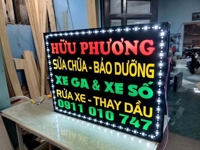 Biển vẫy hộp đ&egrave;n tiệm sửa chữa xe m&aacute;y
