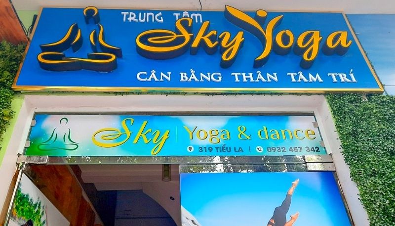 Nội dung cần c&oacute; tr&ecirc;n bảng hiệu yoga
