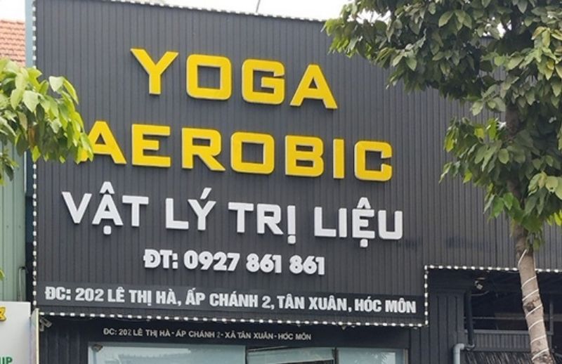 Thi c&ocirc;ng bảng hiệu yoga gi&aacute; rẻ trọn g&oacute;i TPHCM