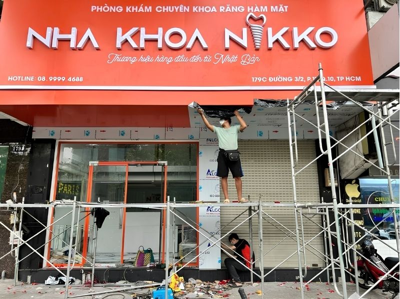 Quy trình các bước thực hiện lễ cúng treo bảng hiệu