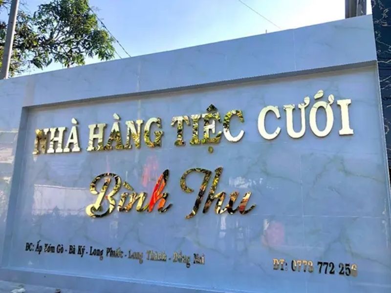 Mẫu bảng hiệu nh&agrave; h&agrave;ng tiệc cưới bằng đ&aacute; hoa cương