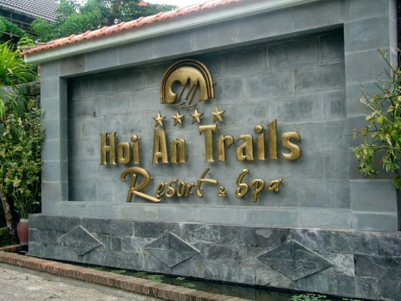 Mẫu bảng hiệu đ&aacute; granite cho resort hội an