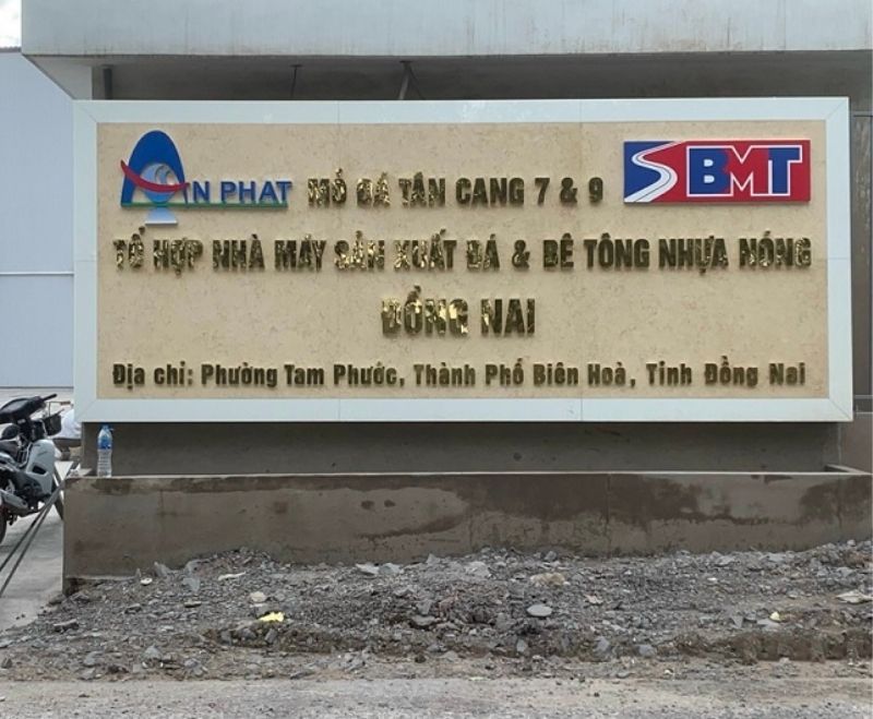 Cấu tạo bảng hiệu đ&aacute; hoa cương