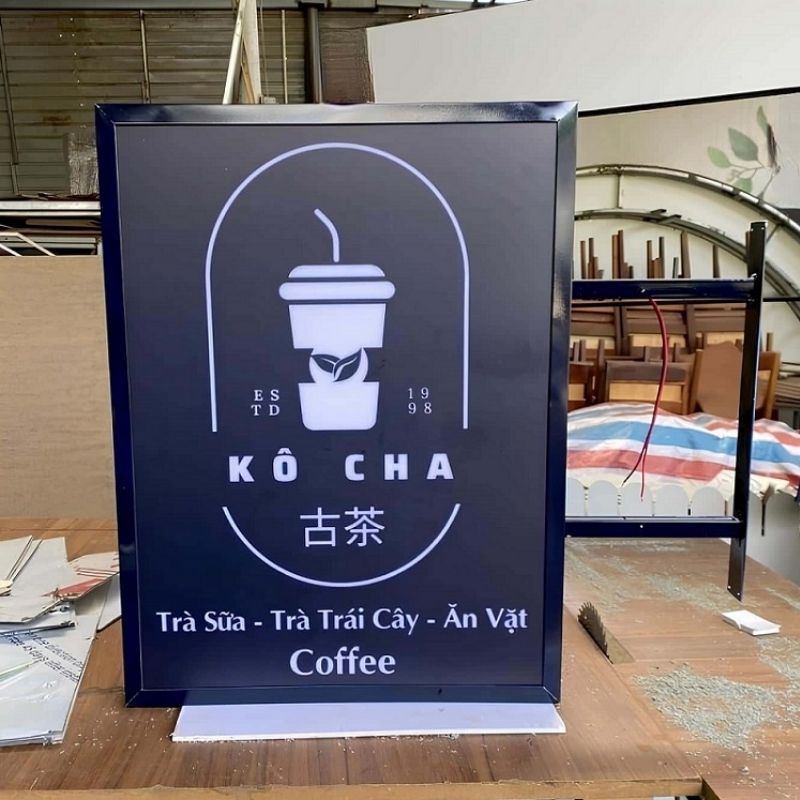 Bảng hiệu treo mica