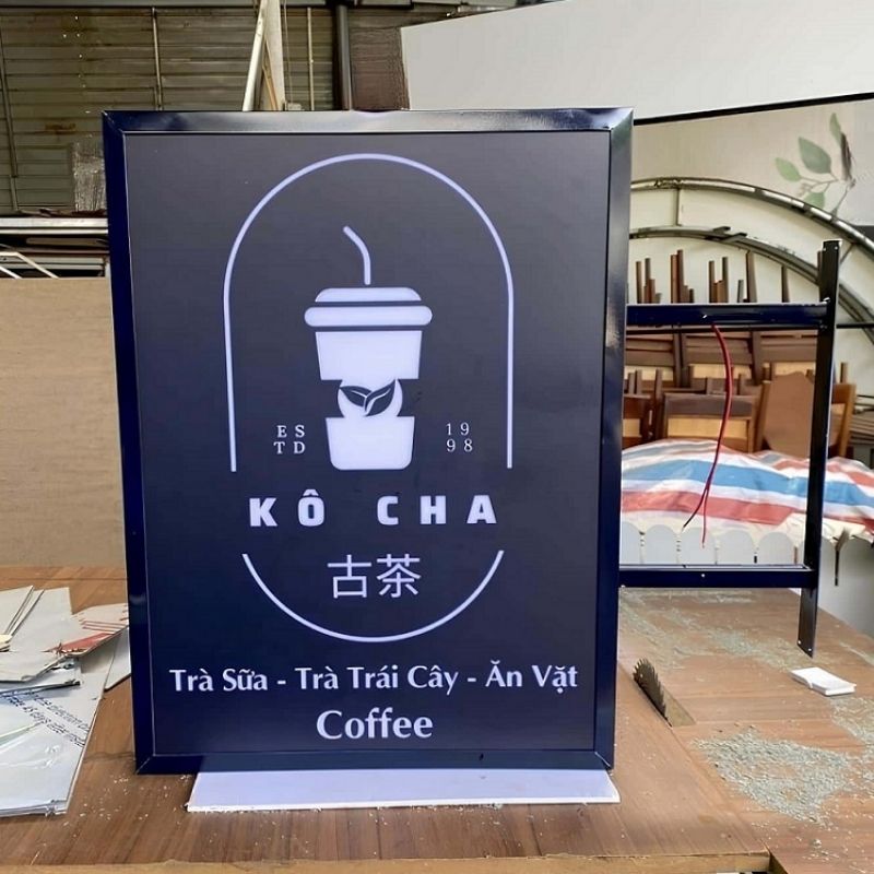 Mẫu hộp đ&egrave;n d&aacute;n decal tiệm tr&agrave; sữa, tr&agrave; tr&aacute;i c&acirc;y