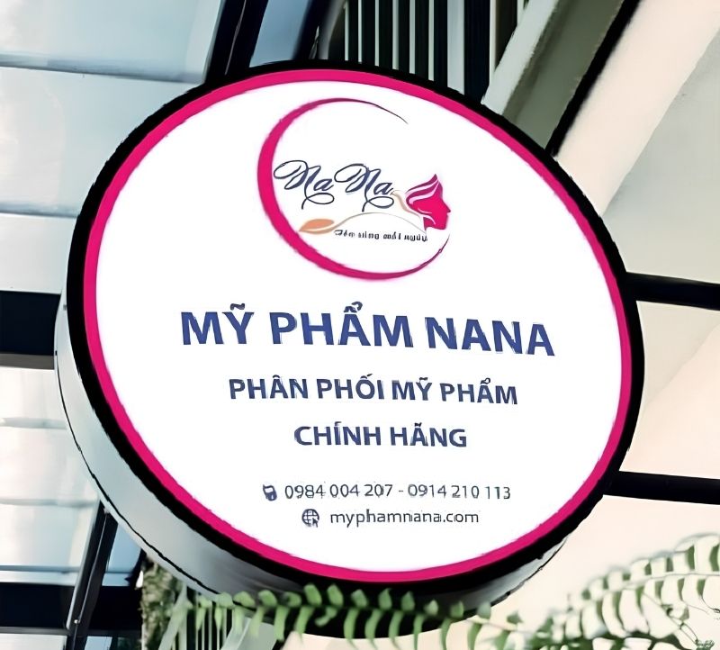 Mẫu hộp đ&egrave;n mica cho shop mỹ phẩm