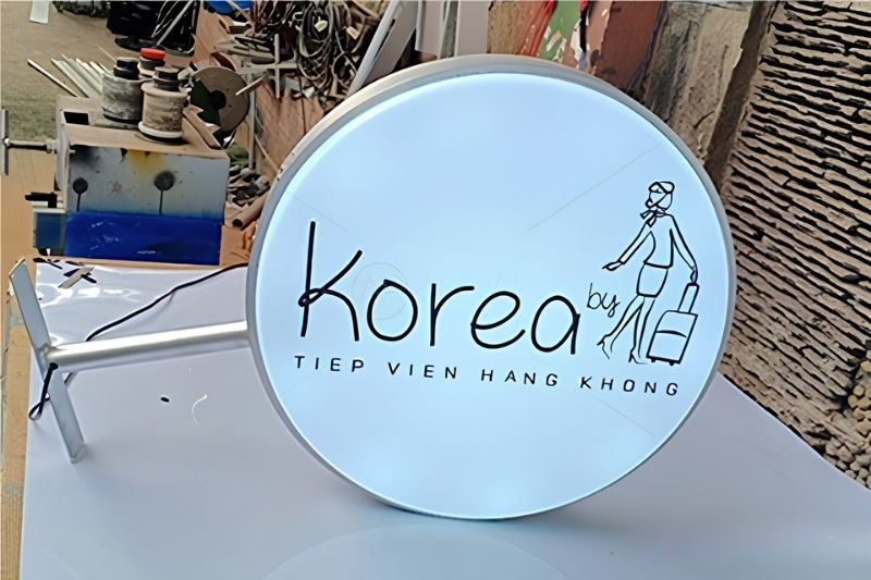 Mẫu hộp đ&egrave;n mica h&uacute;t nổi shop thời trang