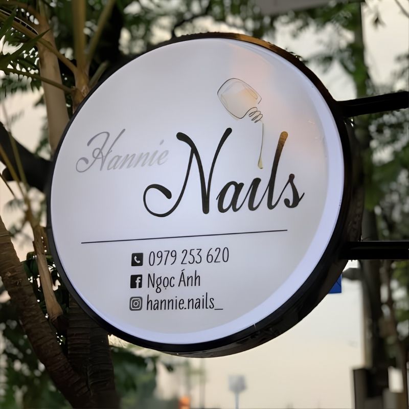 Hộp đ&egrave;n mica h&uacute;t nổi h&igrave;nh tr&ograve;n